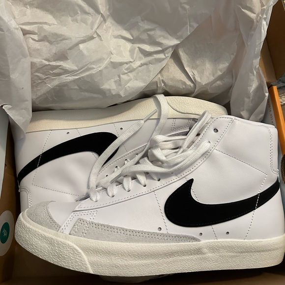 Nike Shoes - NEW Nike Blazer Mids